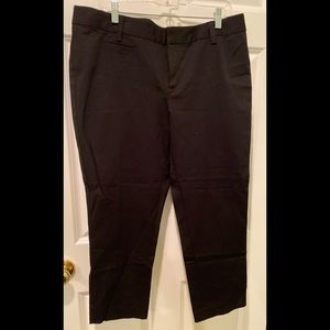 Stretch slim crop pants.